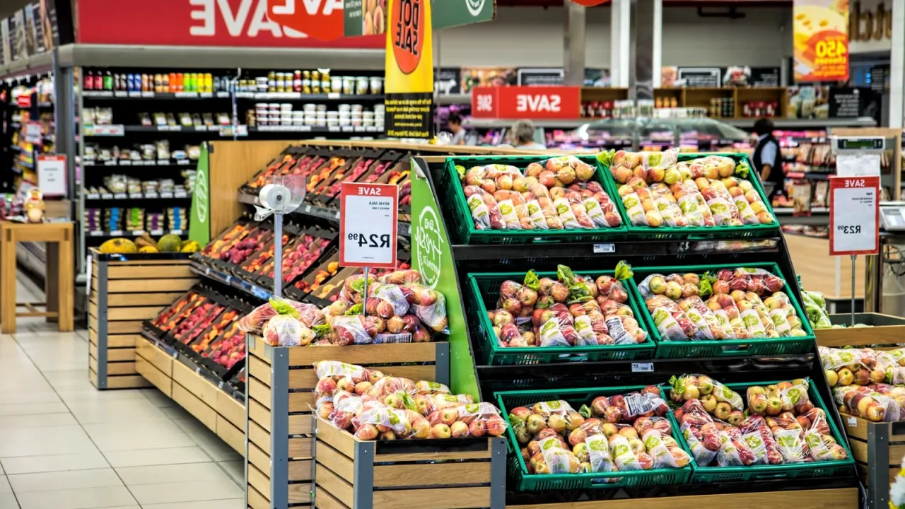 Market reyonunda taze ürünler